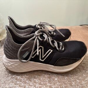 New Balance Fresh Foam Roav Children's Running Shoes, Boy's US Size 13.5